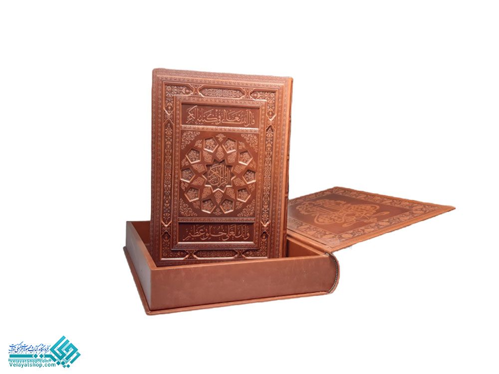 23909 قرآن چرم معطر نفیس(رحلی)