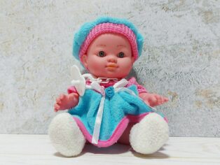 عروسک آوارخوان کلاه دار